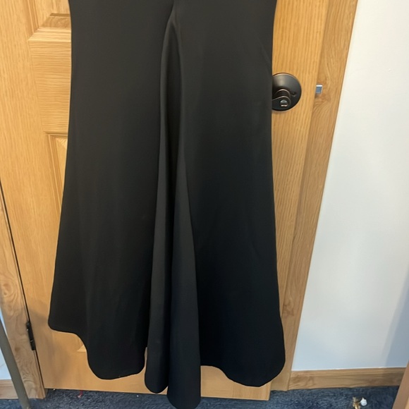 Black medium formal sleeveless mermaid dress. Elegant and timeless. - Picture 5 of 6